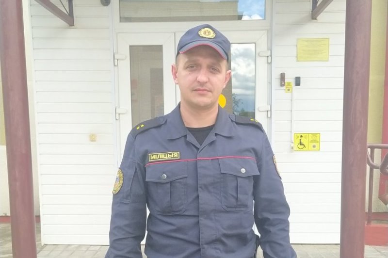 На пожаре в Чашниках сотрудник Департамента охраны МВД спас пенсионерку 