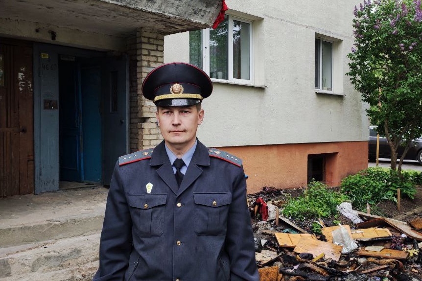 Старший прапорщик милиции Руслан Мусташёв и работники МЧС в Витебске спасли на пожаре мать и сына 